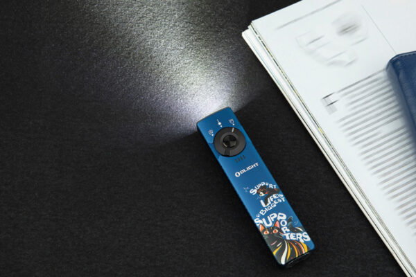 Linterna Olight Arkfeld Pro 3R Paw Edition ARKPROPAW3R