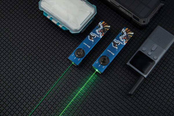 Linterna Olight Arkfeld Pro 3R Paw Edition ARKPROPAW3R