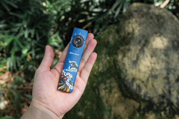 Linterna Olight Arkfeld Pro 3R Paw Edition ARKPROPAW3R