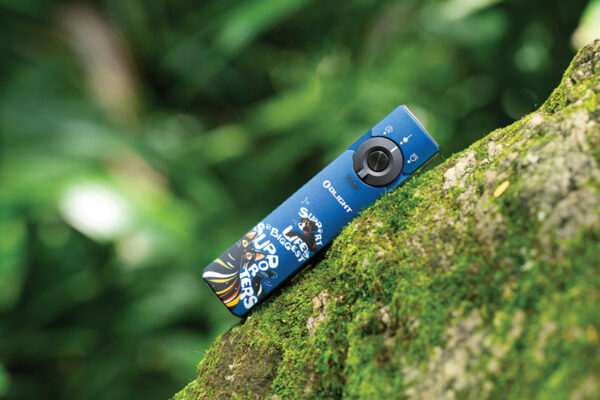 Linterna Olight Arkfeld Pro 3R Paw Edition ARKPROPAW3R